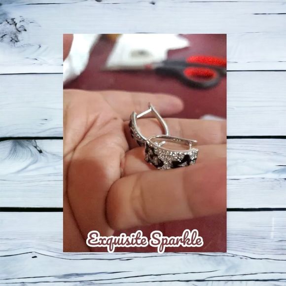 🖤 Gorgeous Sterling Silver  Black &White Micro Pave Floral Earrings - Picture 9 of 13